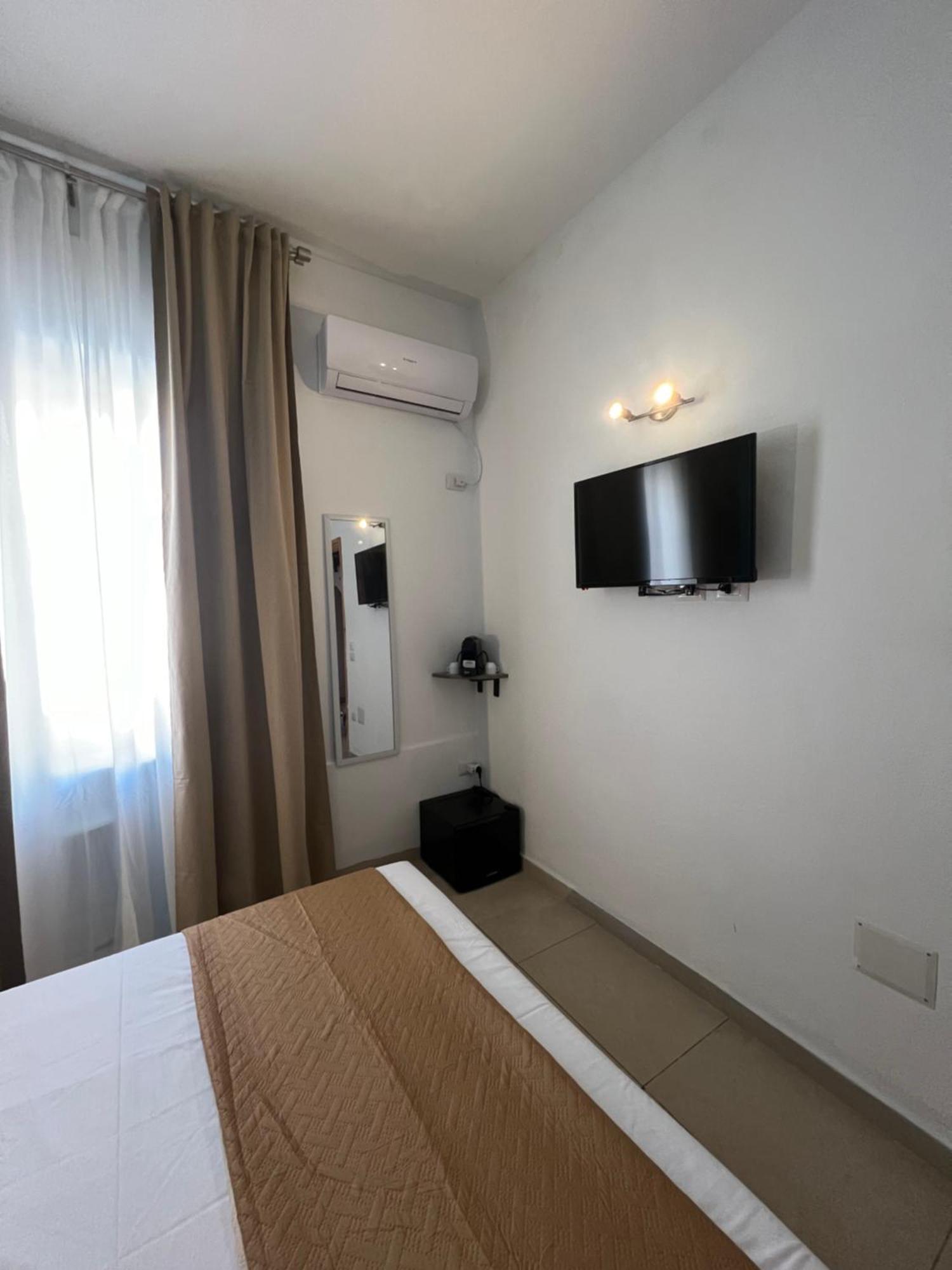 Les Chambres De Francoise Guest House Ольбія Екстер'єр фото