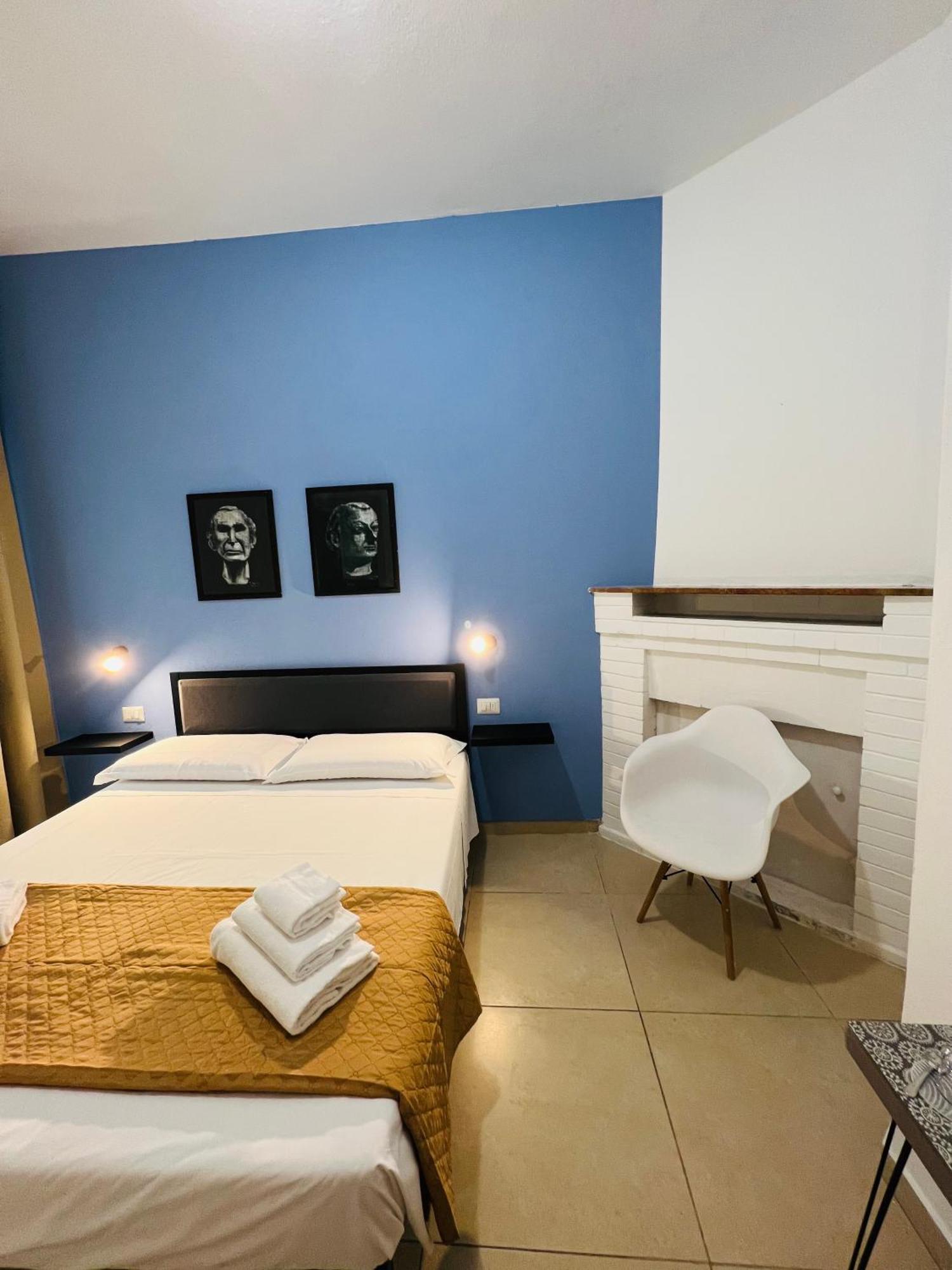 Les Chambres De Francoise Guest House Ольбія Екстер'єр фото
