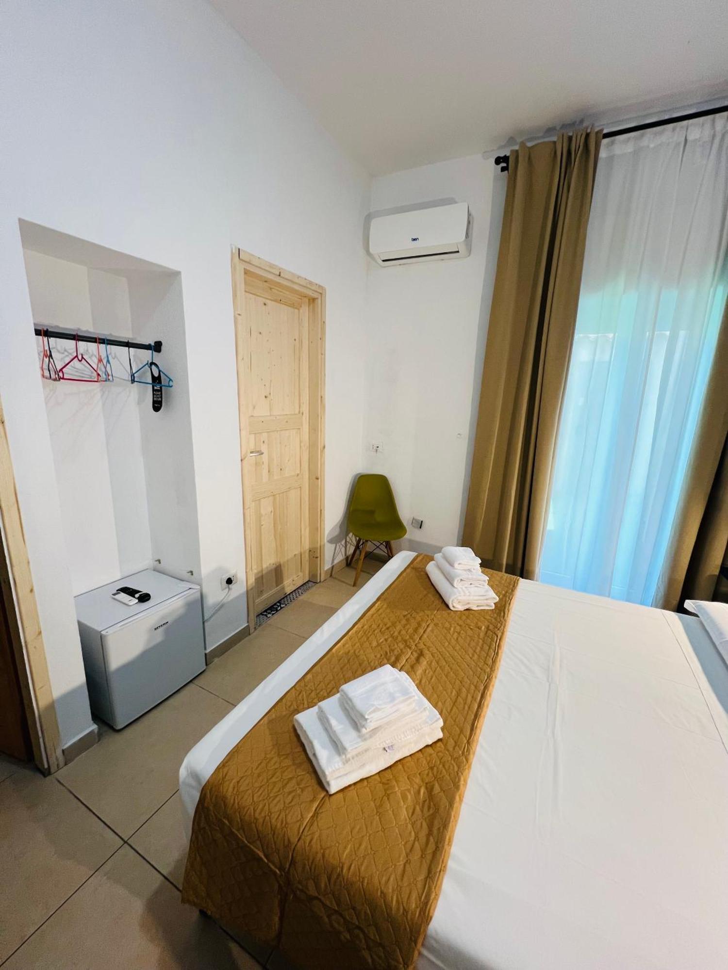 Les Chambres De Francoise Guest House Ольбія Екстер'єр фото