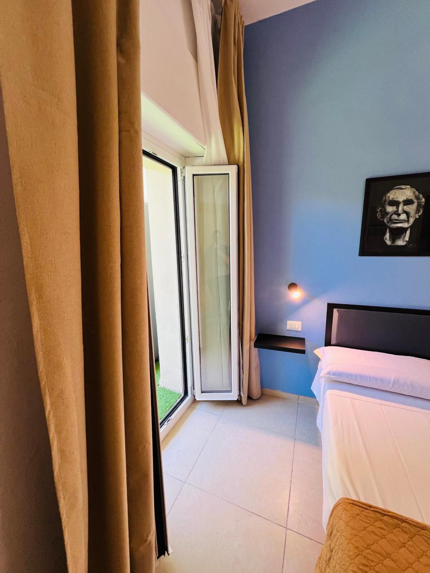 Les Chambres De Francoise Guest House Ольбія Екстер'єр фото