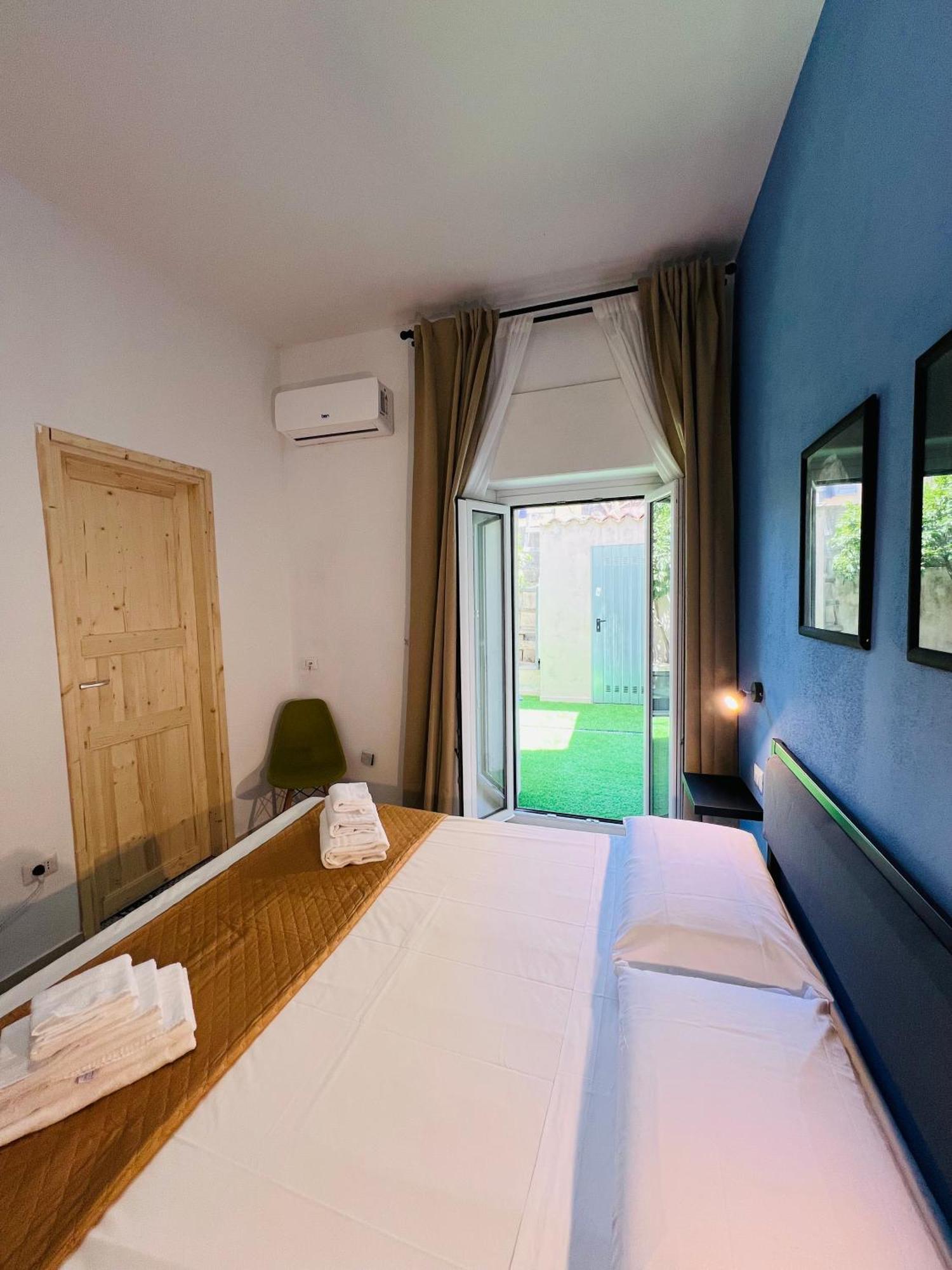 Les Chambres De Francoise Guest House Ольбія Екстер'єр фото