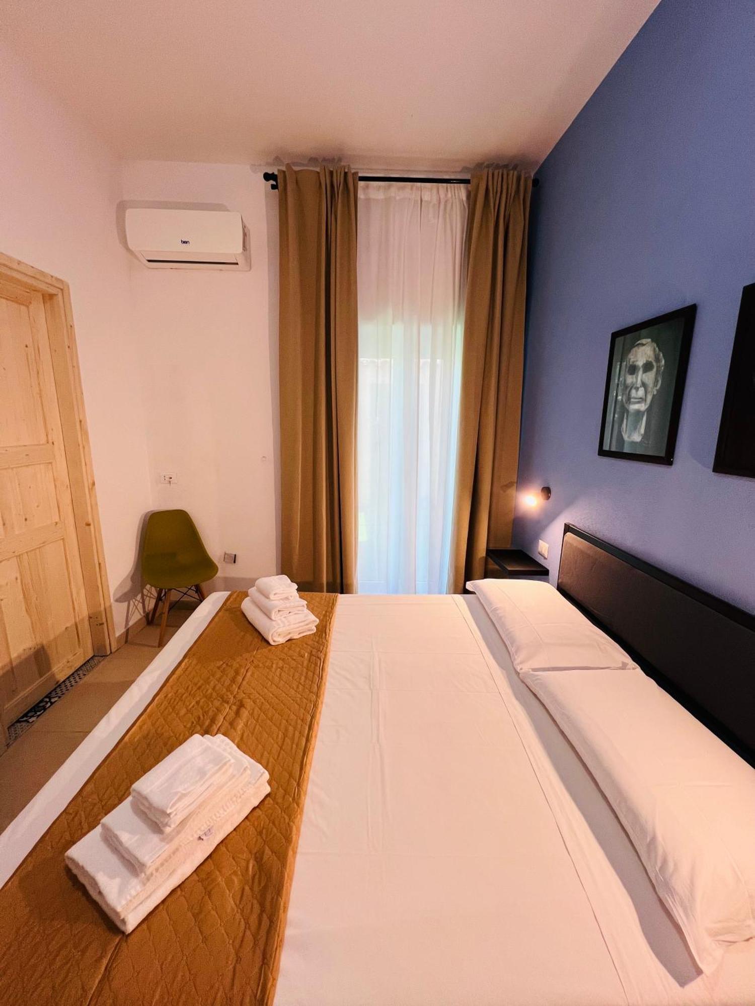 Les Chambres De Francoise Guest House Ольбія Екстер'єр фото