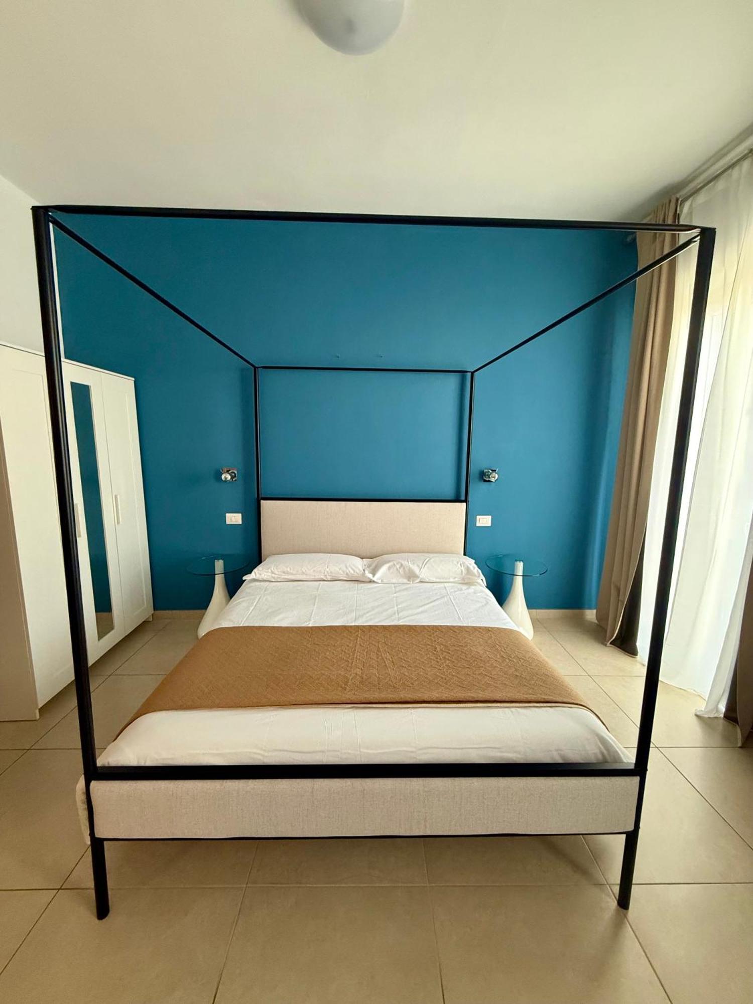 Les Chambres De Francoise Guest House Ольбія Екстер'єр фото