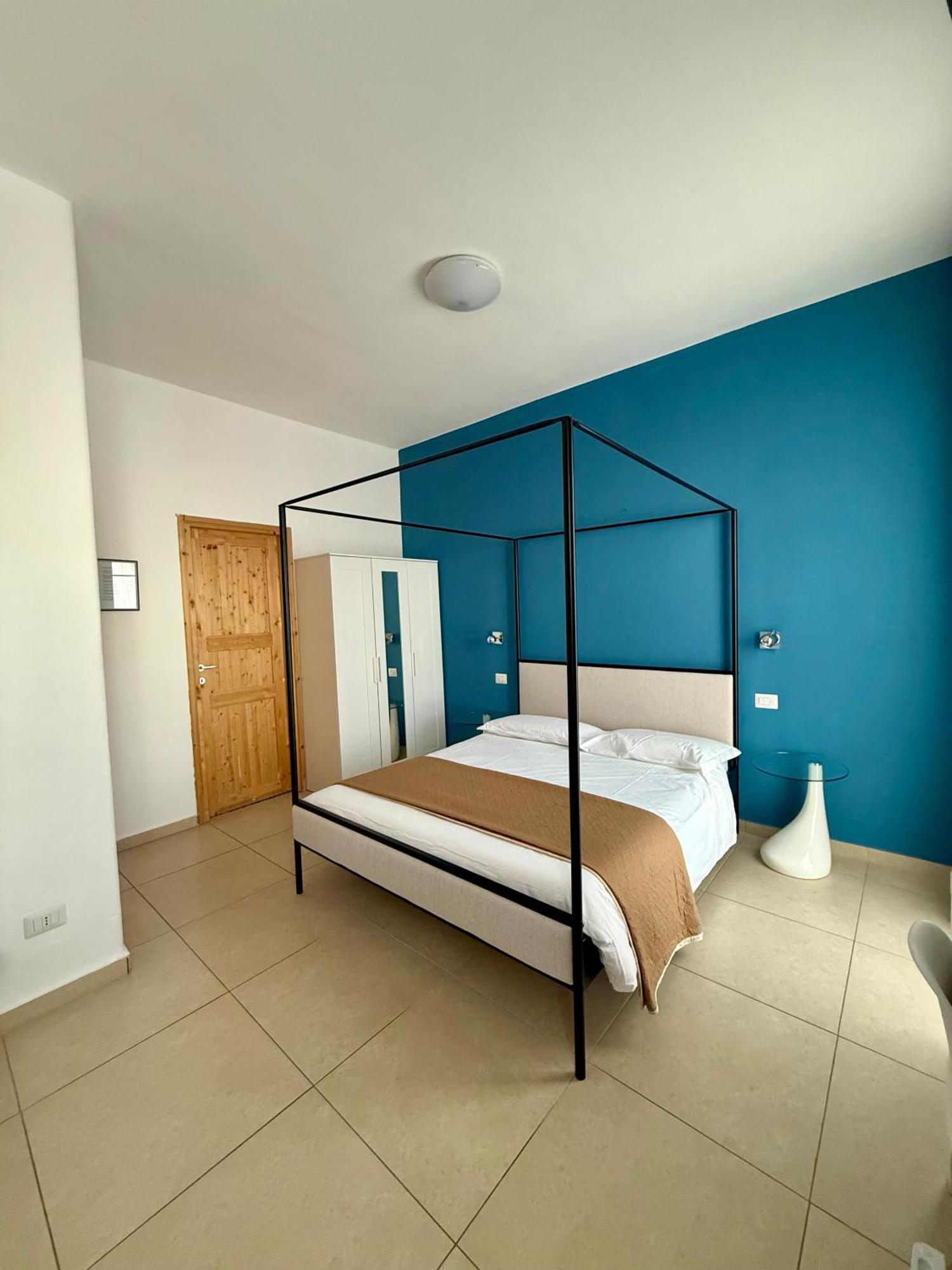 Les Chambres De Francoise Guest House Ольбія Екстер'єр фото