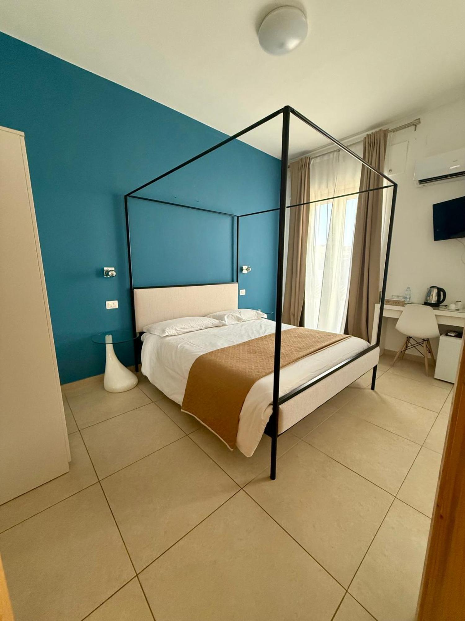 Les Chambres De Francoise Guest House Ольбія Екстер'єр фото